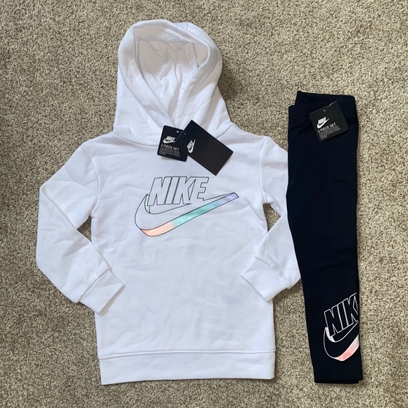 Nike Suit 🤍✔️ - Picture 1 of 4